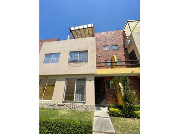 EXCELENTE INVERSIÓN CASA EN VENTA SEMINUEVA EN...