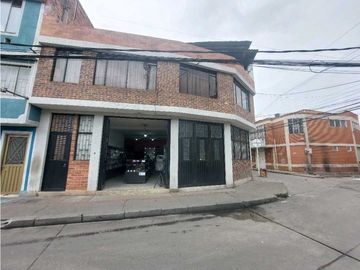 CASA EN VENTA CON 2 LOCALES Y APARTAMENTOS EN ENGATIVA...
