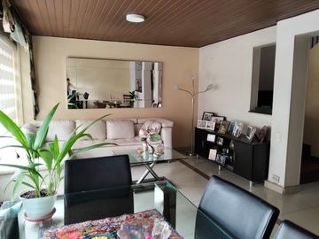 ¡OPORTUNIDAD PARA REMODELAR ! Casa Independiente 260m² -...