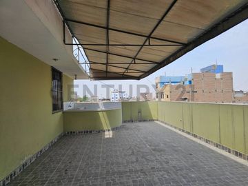 Inversión Segura en Comas: Casa con Renta Activa,...