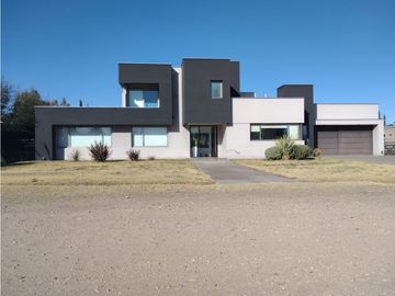 IMPONENTE CASA SAN RAFAEL