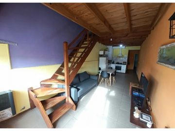 Departamento tipo P.H. 3 ambientes al frente con balcón.
