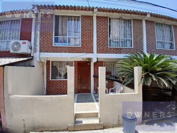VENTA CASA URB. BEATA MERCEDES MOLINA (RS)