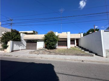 CASA CÉNTRICA IDEAL PARA DESARROLLO INMOBILIARIO