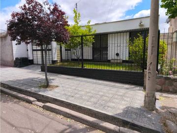 VENTA DE CASA AMPLIA EN B° SUPE SUR- GODOY CRUZ, MZA