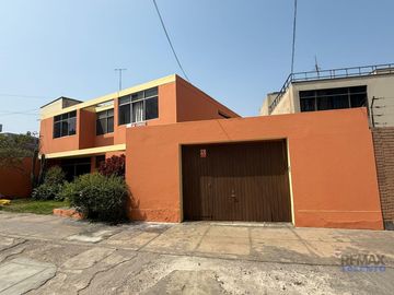 Venta Casa Con Amplio Jardin Interior En Valle Hermoso Surco
