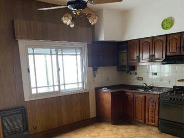 Casa en  venta - 4 Dormitorios 2 Baños - 390mts2 - Tres...