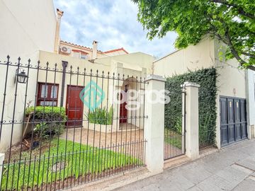 Casa en venta con cochera en macrocentro