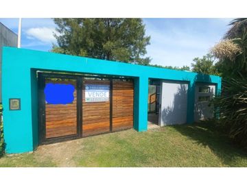 ***RETASADO*** Casa 5 amb. Barrio Sta. Elena. Cel....