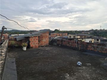Se  Vende  Casa  Esquinera  en  Villa Eliza Cuba