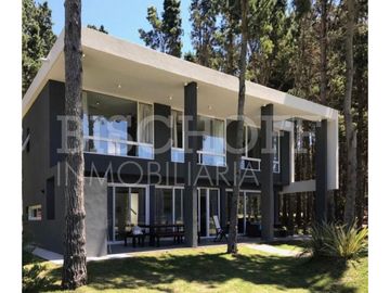 EXCELENTE CASA EN VILLA ROBLES BARRIO II ALBATROS ...