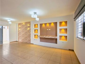 Vendo casa, Urbanización Santa María,  de 3 dormitorios