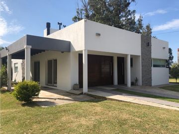 CASA MINIMALISTA EN EL BARRIO PRIVADO COSTA DEL SOL MAR...