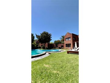 VENTA RESIDENCIA CON PISCINA ESTUDIO DE GRABACIÓN BARRIO...