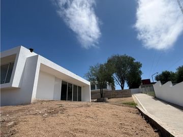 VENTA CASA A ESTRENAR- MODERNA- 2 DORMITORIOS SANTA CRUZ...