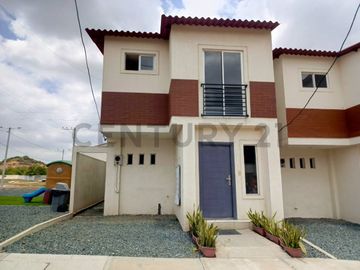 Casa en venta – Urbanización Valles de Beata | Km 15.5...