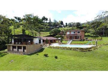 Espectacular Casa Campestre, en venta, en Barbosa. JCR