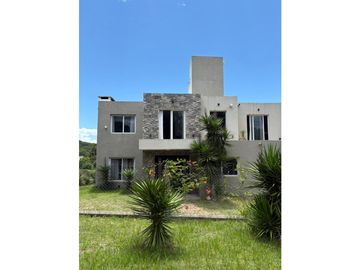 VENTA CASA B° SEMI PRIVADO LAGO AZUL CON VISTA AL LAGO...