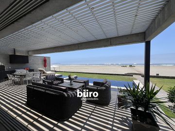MODERNA CASA DE PLAYA EN VENTA, PRIMERA FILA, PLAYA...