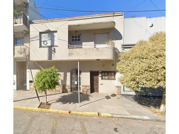 Venta PH en dos plantas con consultorio en PB
