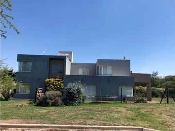 VENDO CASA DE 3 DORM EN LAS CAÑITAS - FINANCIACION
