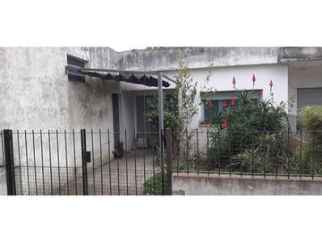 Casa Antigua a Reciclar con Terreno de 1764 m2