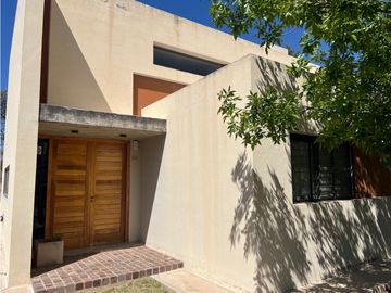 ¡Retasada! Importante Casa fliar en V.C.Brochero -...