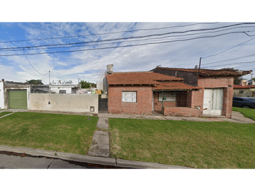 LATORRE PROP. VENDE TRES CASAS EN BLOCK - VILLA PRIMERA