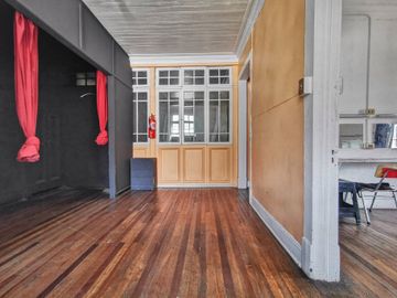 SE ARRIENDA CASA COMERCIAL, IDEAL PARA TALLER WORK CENTER
