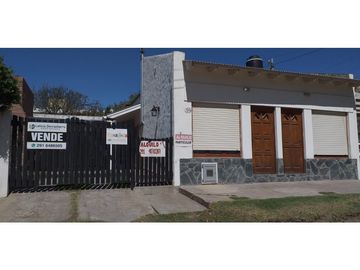 Venta de casa con pileta y dos dúplex en Monte  Hermoso