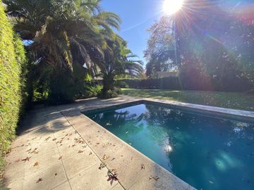 Venta - Casa 5 amb. Pileta, Jardín y Quincho - 2 Lotes /...