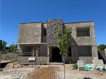 VENTA - CASA BARRIO PRIVADO ALZAGA Y LINIERS - 4 DORMITORIOS