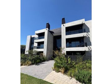 Arguello Complejo Cerrado Garderie Dptos 2 y 3 Dor con...