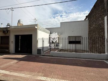 Casa en venta de 2 dormitorios c/ cochera en Mercedes