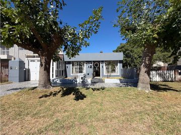 VENTA EN BLOCK DE 2 CASAS EN COSTA AZUL