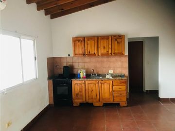Alquilo departamento 2 ambientes con cochera se admite...