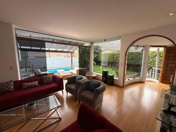 Venta de casa en la molina rinconada del lago familiar...