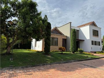 CASA CAMPESTRE EN VENTA EN CHINAUTA 220m²