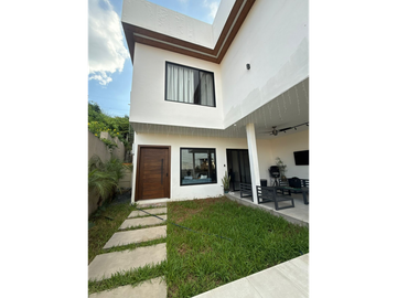 CASA EN VENTA | 250 m², Bella Vista, Guayaquil.