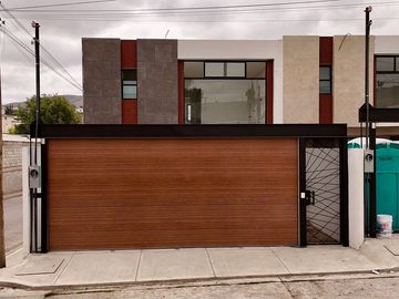 Casa en Guaycura junto a Loma dorada cerca insurgentes...