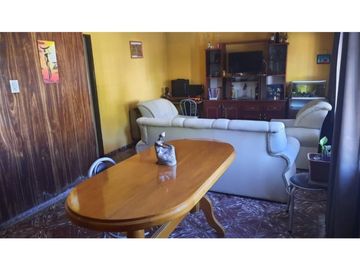 VENDE CASA CON DEPARTAMENTO en calle O’Higgins casi...