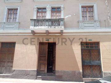 En venta casa patrimonial sector San Sebastian Calle Ambato