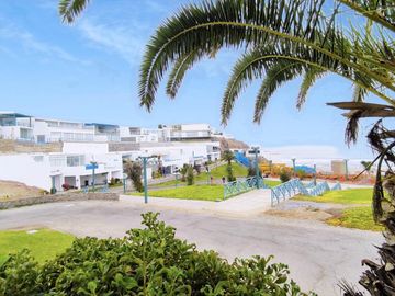 Vendo Hermosa Casa De Playa, Amoblada, Vista Al Mar, 4...