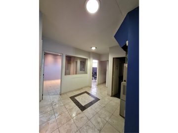 SE ALQUILA LOCAL CON 6 OFICINAS EN ALBERDI