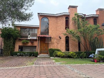 Casa en condominio en venta en Bosques de Tarango,...