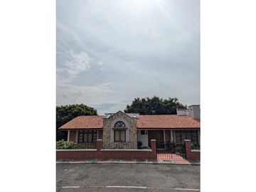 🌿 Casa campestre vía Alclá con 7.500 m² y zonas...