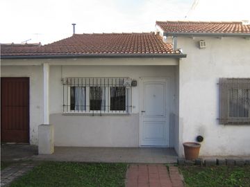 Venta casa con departamento  zona San Carlos