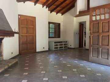 Casa en Venta en Ingeniero Maschwitz-5 ambientes-Lote...