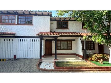 VENDEMOS CASA EN MANGA - URBANIZACIÓN VILLA VENECIA