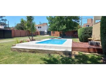 Casa  en venta en villa carlos Paz con gran terreno
